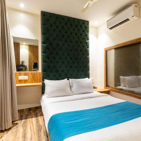 Prince Hotel Мумбаи Экстерьер фото